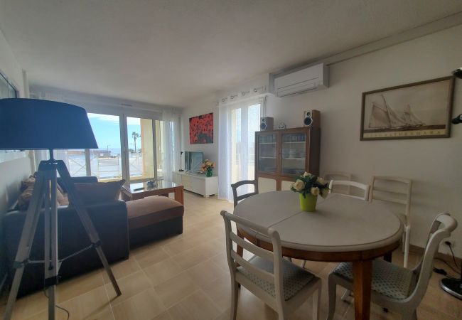 Apartment in Fréjus - Port FREJUS Exceptional 3-room apartment of 64 m2 Balcony sea view, air-conditioned, with swimming pool WIFI 6 People