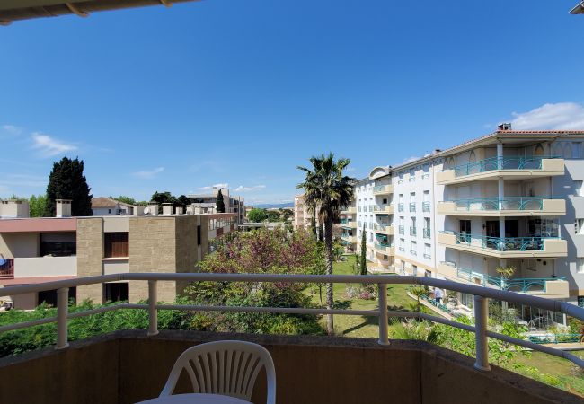 Studio in Fréjus - Port FREJUS Studio with sleeping area of 30 m2 for 2 Adults 2 Children with quiet balcony on the garden side Studio in Fréjus - Port FREJUS Studio with sleeping area of 30 m2 for 2 Adults 2 Children with quiet balcony on the garden side