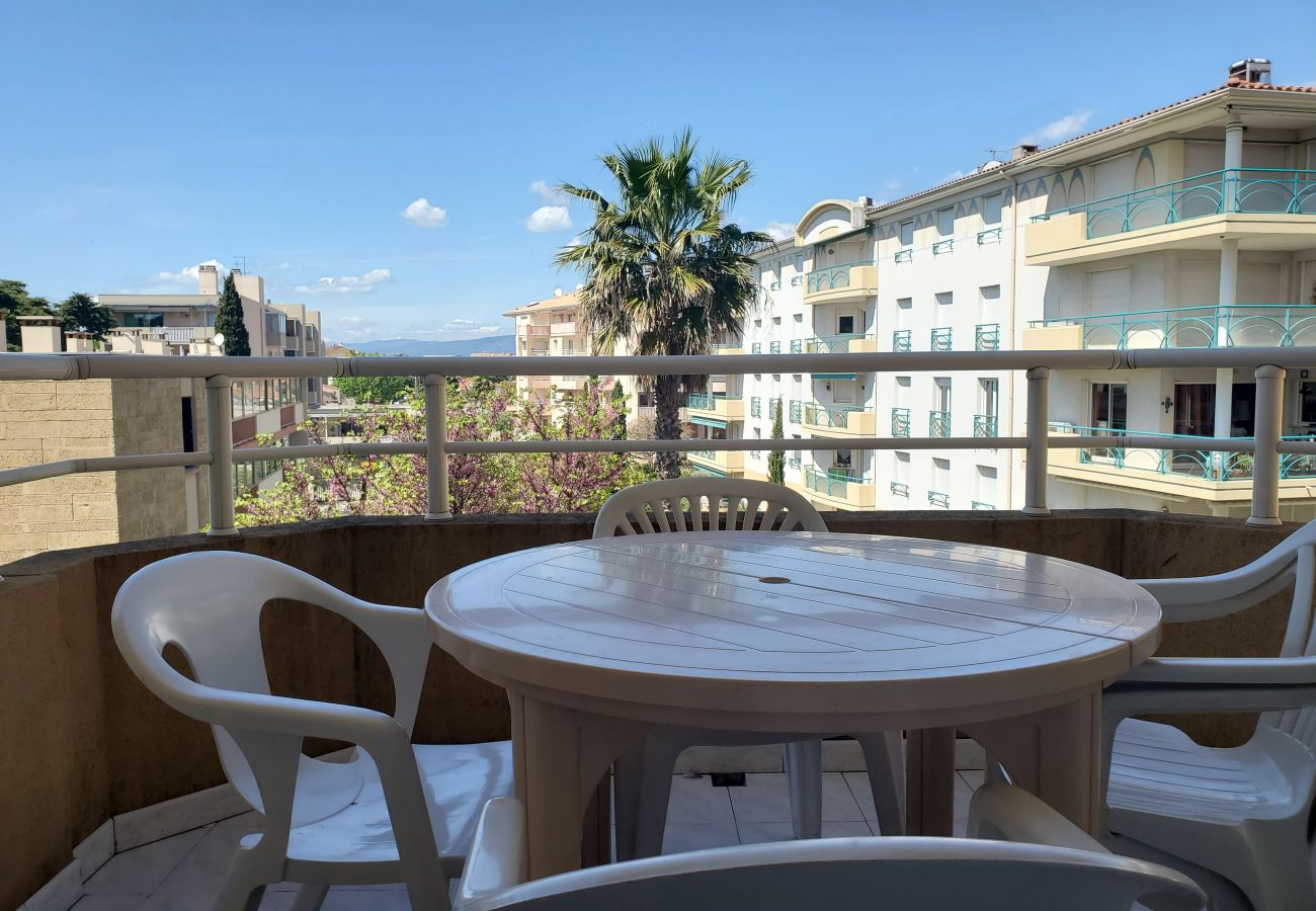 Studio in Fréjus - Port FREJUS Studio with sleeping area of ​​30 m2 for 2 Adults 2 Children with quiet balcony on the garden side