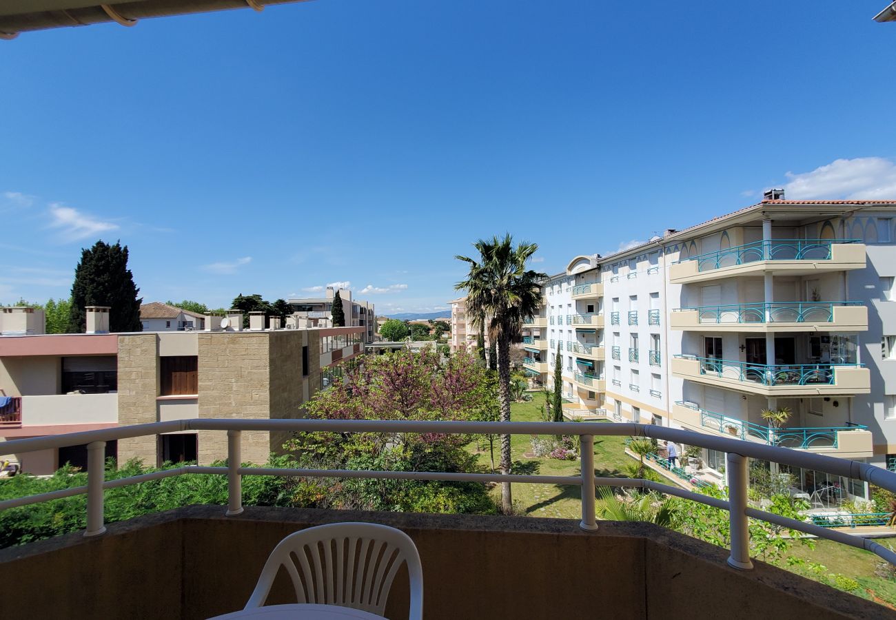 Studio in Fréjus - Port FREJUS Studio with sleeping area of ​​30 m2 for 2 Adults 2 Children with quiet balcony on the garden side