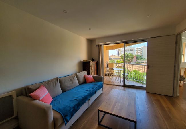Apartment in Fréjus - FREJUS PLAGE 2 Rooms 32m2 Les Pins maritimes 4 People Balcony on garden Apartment in Fréjus - FREJUS PLAGE 2 Rooms 32m2 Les Pins maritimes 4 People Balcony on garden
