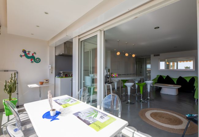 Apartment in Fréjus - Port FREJUS T3 70m2 double garage Sea view Direct access to the beach Swimming pool A dream stay for 4 privileged people