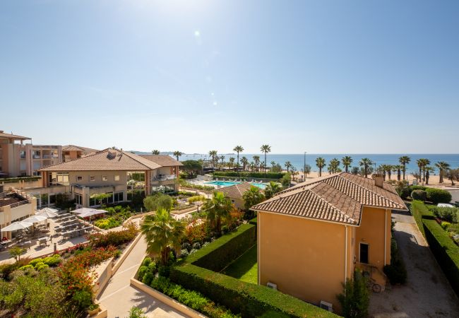 Apartment in Fréjus - Port FREJUS T3 70m2 double garage Sea view Direct access to the beach Swimming pool A dream stay for 4 privileged people