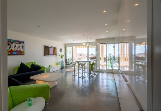 Apartment in Fréjus - Port FREJUS T3 70m2 double garage Sea view Direct access to the beach Swimming pool A dream stay for 4 privileged people Apartment in Fréjus - Port FREJUS T3 70m2 double garage Sea view Direct access to the beach Swimming pool A dream stay for 4 privileged people