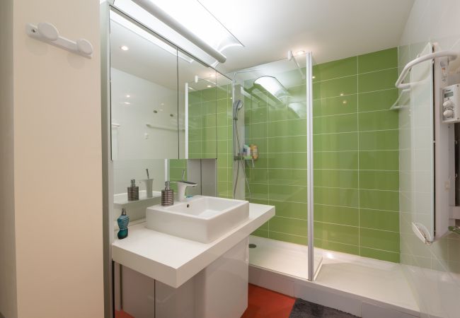 Apartment in Fréjus - Port FREJUS T3 70m2 double garage Sea view Direct access to the beach Swimming pool A dream stay for 4 privileged people Apartment in Fréjus - Port FREJUS T3 70m2 double garage Sea view Direct access to the beach Swimming pool A dream stay for 4 privileged people