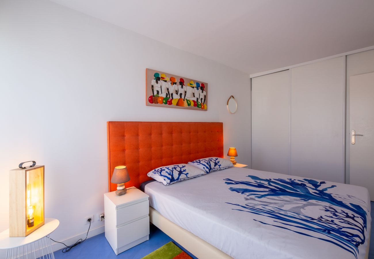 Apartment in Fréjus - Port FREJUS T3 70m2 double garage Sea view Direct access to the beach Swimming pool A dream stay for 4 privileged people