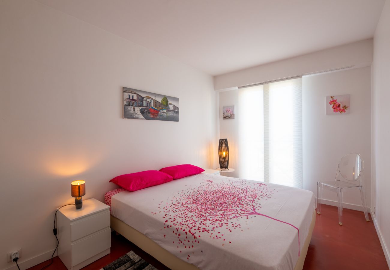 Apartment in Fréjus - Port FREJUS T3 70m2 double garage Sea view Direct access to the beach Swimming pool A dream stay for 4 privileged people