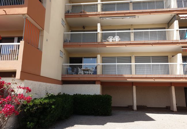 Studio in Saint Raphael - SAINT RAPHAEL La Péguière Facing the beach Sea view, Large studio 36m2, 4 people balcony, parking