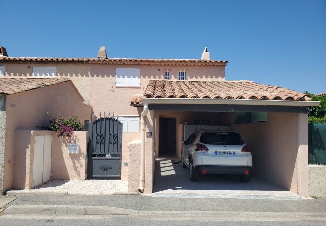 House in Fréjus - FREJUS Rare for rent house 3 bedrooms, 6 people, air-conditioned, 2 car parks, 2 kms from the beaches House in Fréjus - FREJUS Rare for rent house 3 bedrooms, 6 people, air-conditioned, 2 car parks, 2 kms from the beaches