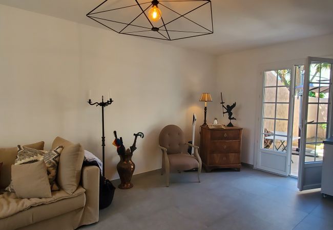 House in Fréjus - FREJUS Rare for rent house 3 bedrooms, 6 people, air-conditioned, 2 car parks, 2 kms from the beaches House in Fréjus - FREJUS Rare for rent house 3 bedrooms, 6 people, air-conditioned, 2 car parks, 2 kms from the beaches