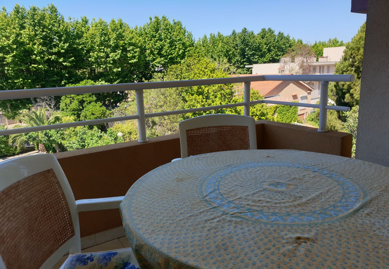 Studio in Fréjus - Port Fréjus 100m from the beaches and the Base Nature, studio 23 m2, sleeps 4, balcony private parking