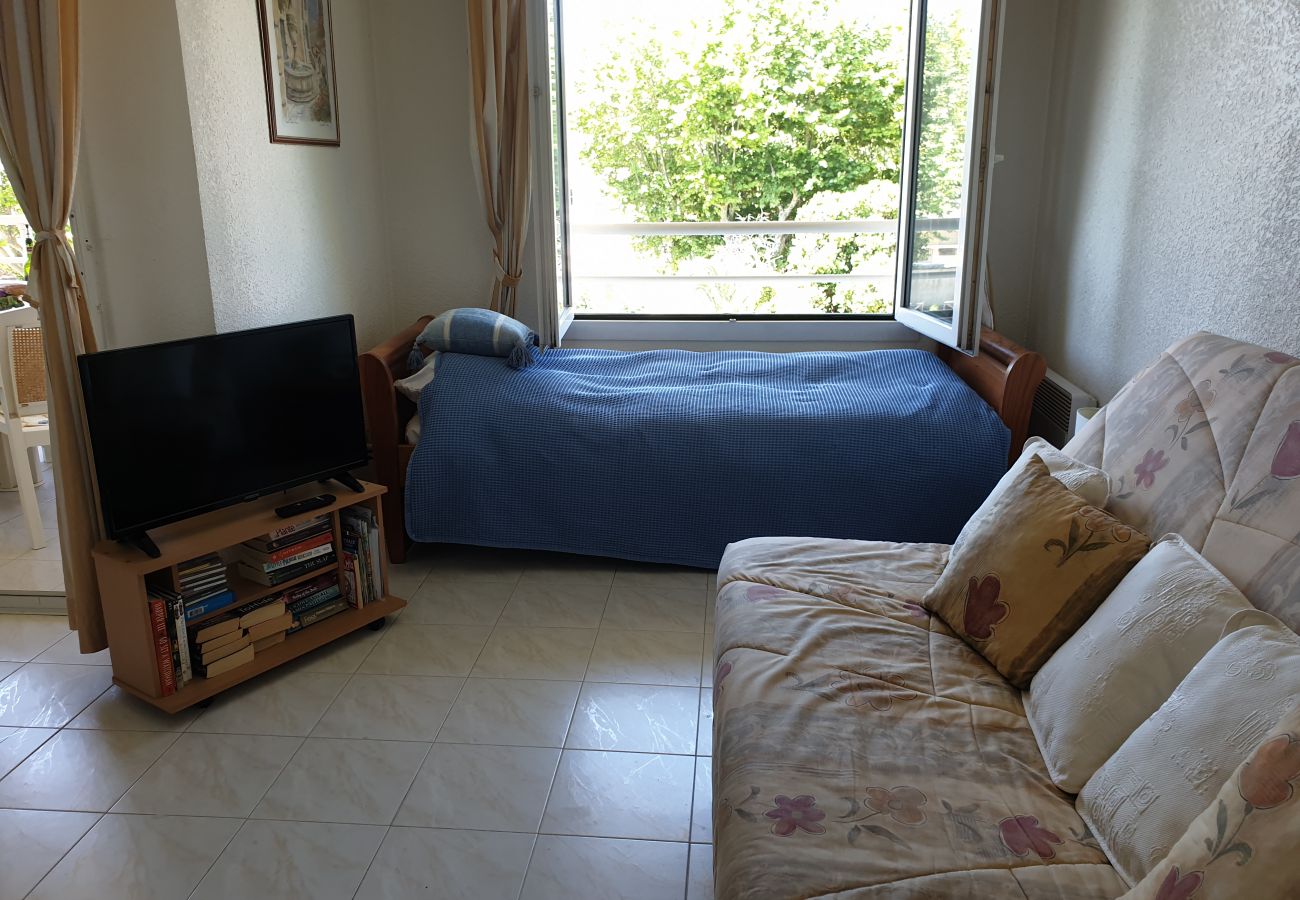 Studio in Fréjus - Port Fréjus 100m from the beaches and the Base Nature, studio 23 m2, sleeps 4, balcony private parking