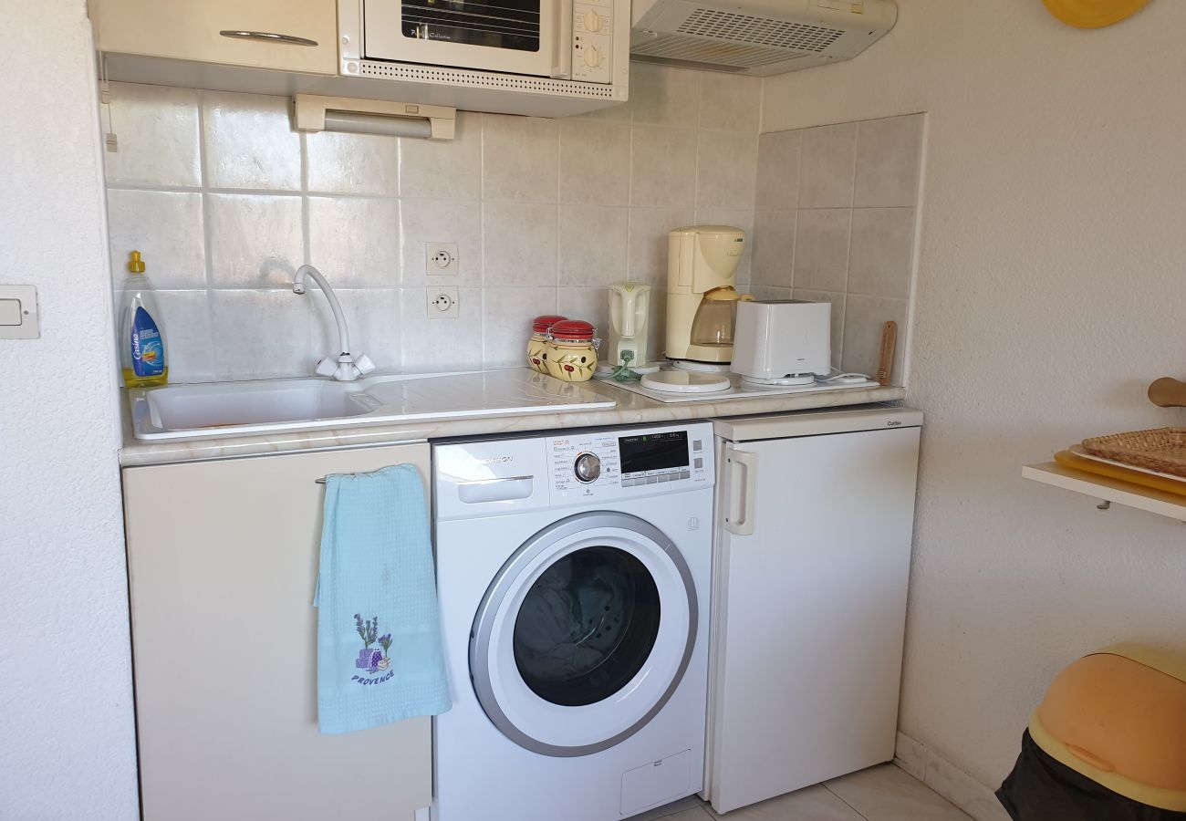 Studio in Fréjus - Port Fréjus 100m from the beaches and the Base Nature, studio 23 m2, sleeps 4, balcony private parking