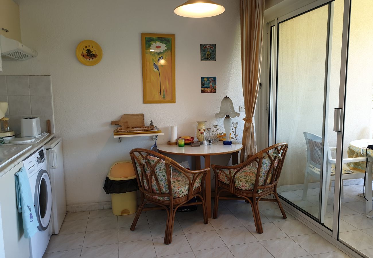 Studio in Fréjus - Port Fréjus 100m from the beaches and the Base Nature, studio 23 m2, sleeps 4, balcony private parking