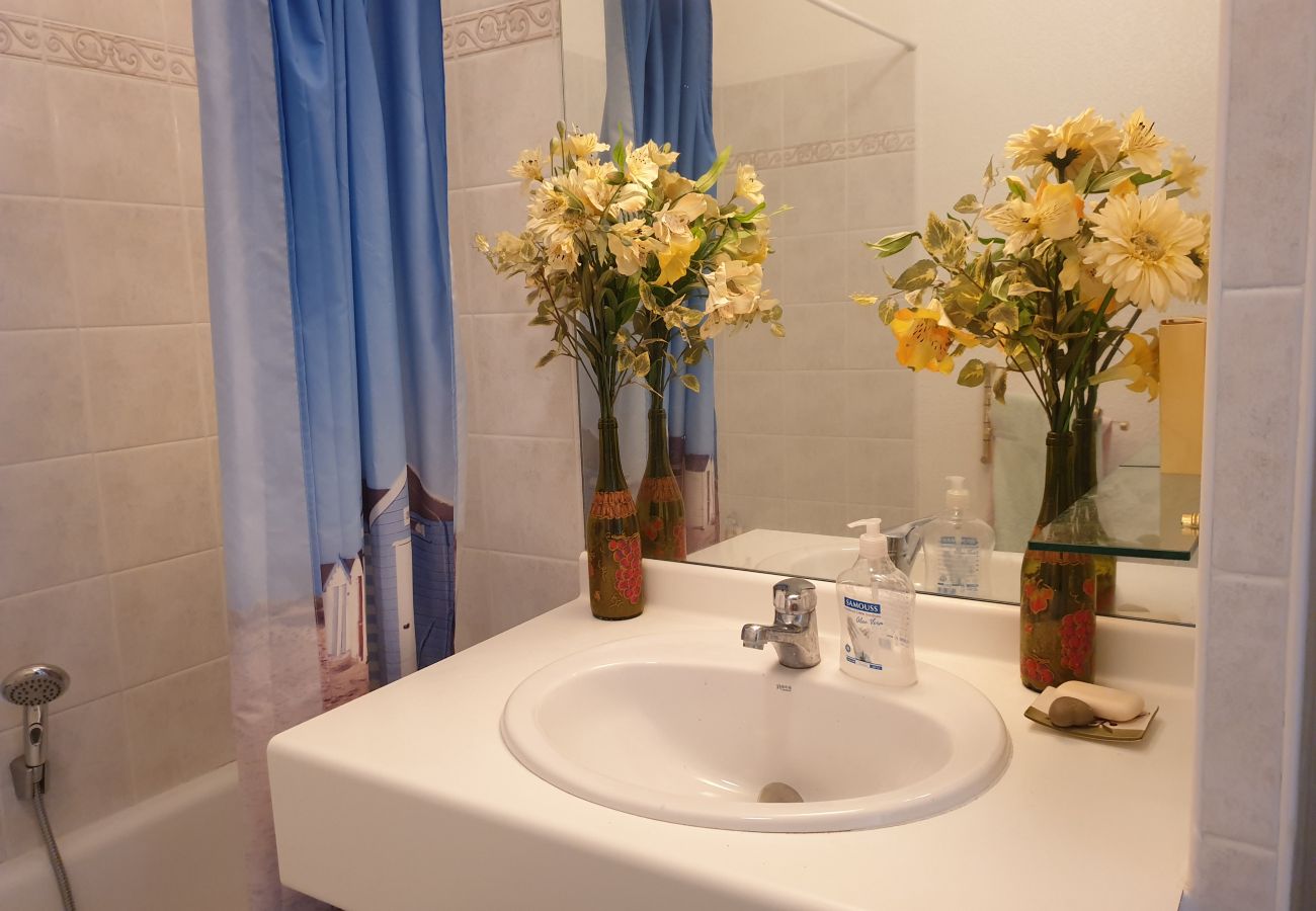 Studio in Fréjus - Port Fréjus 100m from the beaches and the Base Nature, studio 23 m2, sleeps 4, balcony private parking