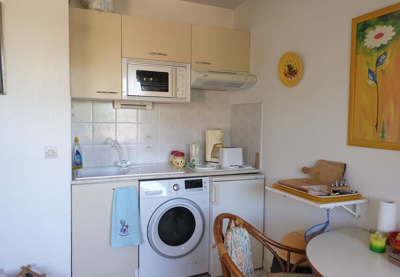 Studio in Fréjus - Port Fréjus 100m from the beaches and the Base Nature, studio 23 m2, sleeps 4, balcony private parking