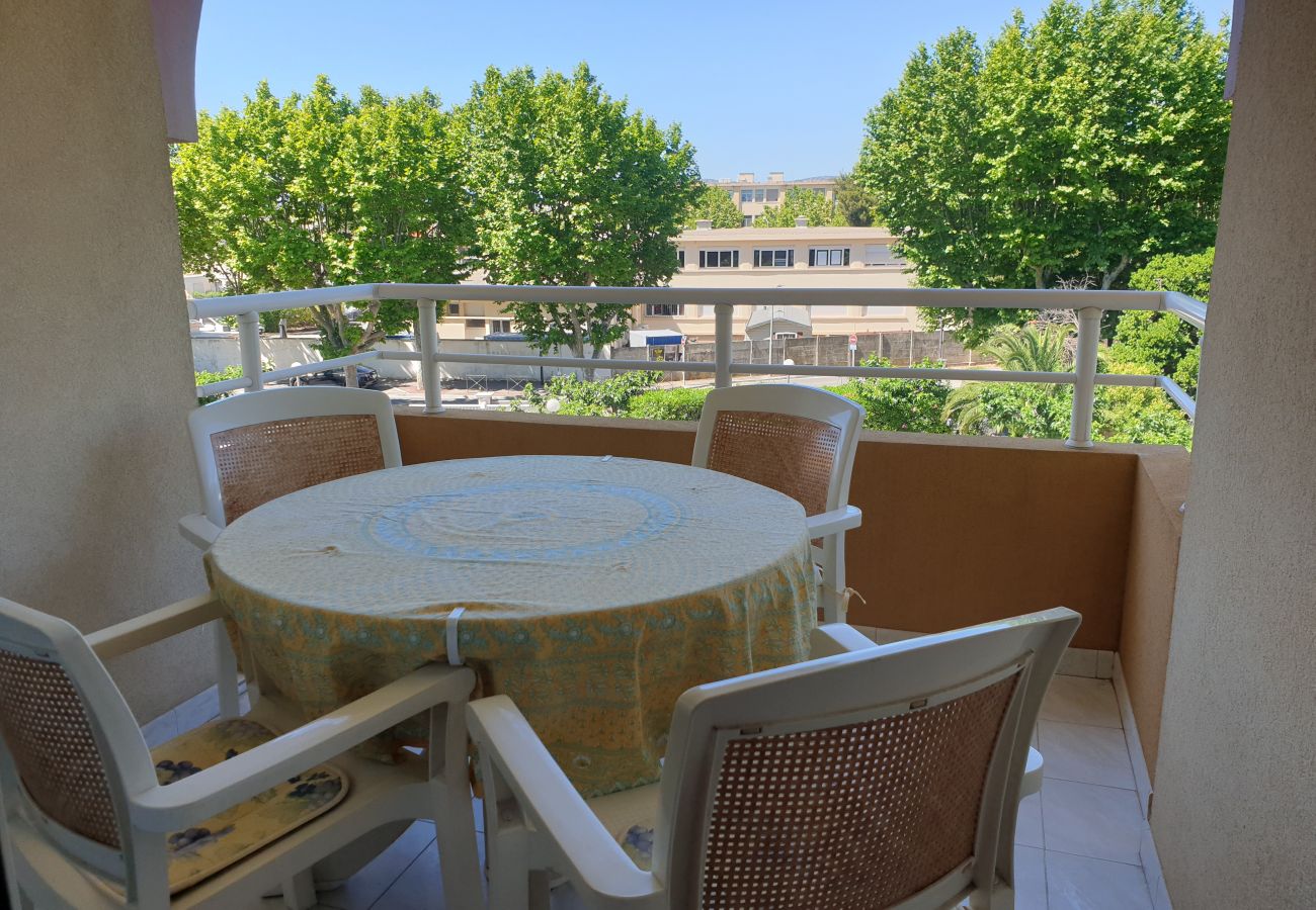 Studio in Fréjus - Port Fréjus 100m from the beaches and the Base Nature, studio 23 m2, sleeps 4, balcony private parking