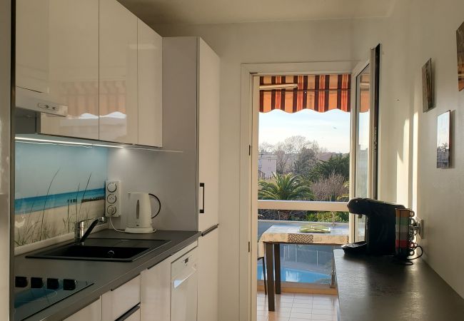 Apartment in Fréjus - LA MIOUGRA NO Fréjus-Plage: Superb T2, 47 m2 air-conditioned, wifi/fiber box, 200 m from the beaches, pool and garden view, parking Apartment in Fréjus - LA MIOUGRA NO Fréjus-Plage: Superb T2, 47 m2 air-conditioned, wifi/fiber box, 200 m from the beaches, pool and garden view, parking