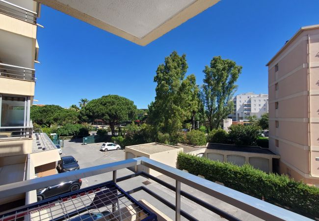 Apartment in Fréjus - MIOUGRANO Pretty T2 air-conditioned 4 people 300m Beach, with balcony, swimming pool, and underground parking