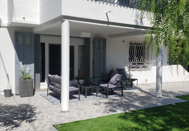  in Fréjus - MAGNIFICENT T2 58m2 air-conditioned PORT FREJUS 4/5 P in residential area, terrace, quiet and close to everything