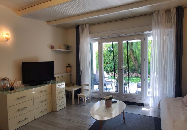 Apartment in Fréjus - MAGNIFICENT T2 58m2 air-conditioned PORT FREJUS 4/5 P in residential area, terrace, quiet and close to everything