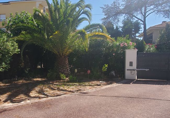 Apartment in Fréjus - MAGNIFICENT T2 58m2 air-conditioned PORT FREJUS 4/5 P in residential area, terrace, quiet and close to everything