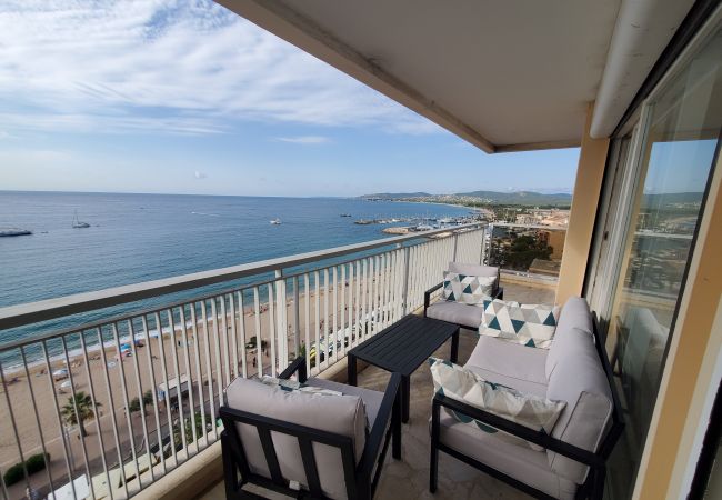 Apartment in Fréjus - FREJUS PLAGE Tour Mediterranée 10th Floor T2 180° sea view Parking