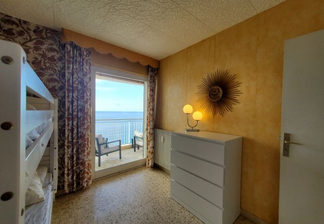 Apartment in Fréjus - FREJUS PLAGE Tour Mediterranée 10th Floor T2 180° sea view Parking