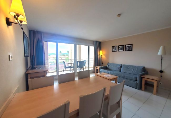 Apartment in Fréjus - CAP HERMES Magnificent air-conditioned accommodation sleeps 6 Sea view direct access to the beach with parking in the basement