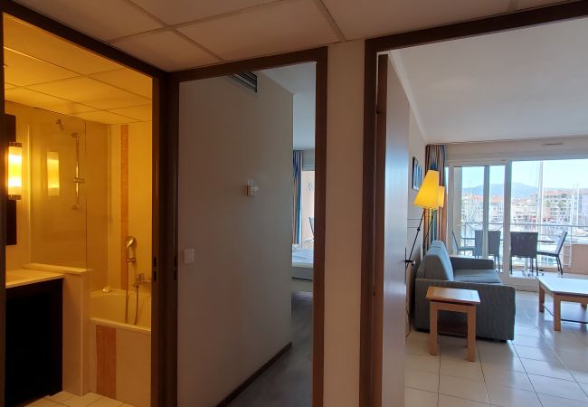 Apartment in Fréjus - CAP HERMES T2 air-conditioned 40m2 with balcony view Port 4 People Parking in the basement