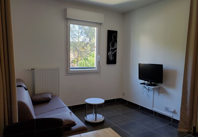 Studio in Saint Raphael - St RAPHAEL Studio 30m2 Air-conditioned 4 people Swimming pool Parking with charging station