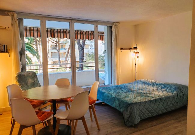 Apartment in Fréjus - MIOUGRANO T2 55m2 Bright Air-conditioned Beach Swimmingpool Parking