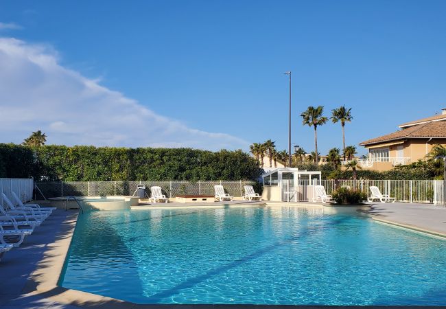 Studio in Fréjus - Cap Hermès Studio Magnificent Port View 30m2 air-conditioned 3 people swimming pool beaches parking