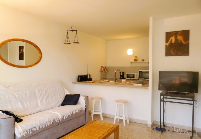 Apartment in Fréjus - FREJUS PLAGE T2 Mediterranee 50m2 air-conditioned Sea View Wifi 50m from the beaches 4 People