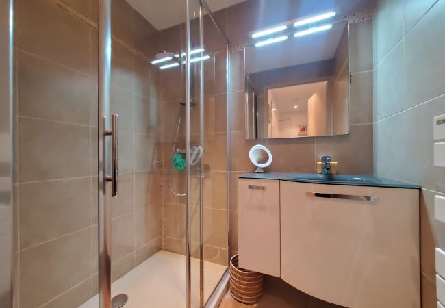 Apartment in Fréjus - Port Fréjus EAST limit Fréjus Plage Le Capitole T2 35m2 Air Conditioned Balcony Sea View Wifi Parking 4 People Apartment in Fréjus - Port Fréjus EAST limit Fréjus Plage Le Capitole T2 35m2 Air Conditioned Balcony Sea View Wifi Parking 4 People