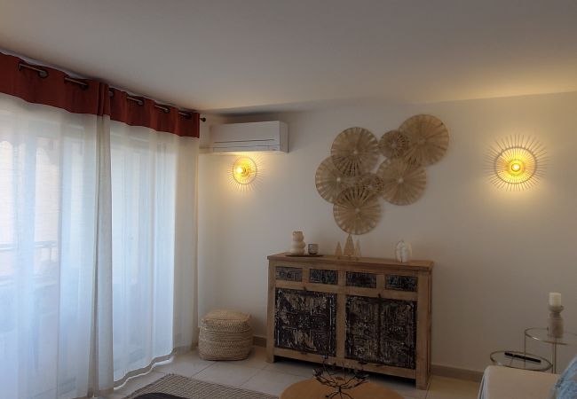 Apartment in Fréjus - Port Fréjus EAST limit Fréjus Plage Le Capitole T2 35m2 Air Conditioned Balcony Sea View Wifi Parking 4 People Apartment in Fréjus - Port Fréjus EAST limit Fréjus Plage Le Capitole T2 35m2 Air Conditioned Balcony Sea View Wifi Parking 4 People