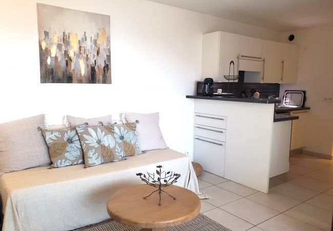 Apartment in Fréjus - Port Fréjus EAST limit Fréjus Plage Le Capitole T2 35m2 Air Conditioned Balcony Sea View Wifi Parking 4 People