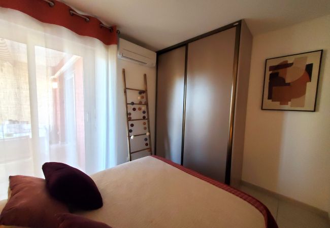 Apartment in Fréjus - Port Fréjus EAST limit Fréjus Plage Le Capitole T2 35m2 Air Conditioned Balcony Sea View Wifi Parking 4 People Apartment in Fréjus - Port Fréjus EAST limit Fréjus Plage Le Capitole T2 35m2 Air Conditioned Balcony Sea View Wifi Parking 4 People