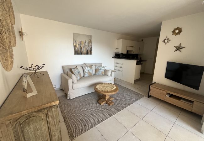 Apartment in Fréjus - Port Fréjus EAST limit Fréjus Plage Le Capitole T2 35m2 Air Conditioned Balcony Sea View Wifi Parking 4 People Apartment in Fréjus - Port Fréjus EAST limit Fréjus Plage Le Capitole T2 35m2 Air Conditioned Balcony Sea View Wifi Parking 4 People