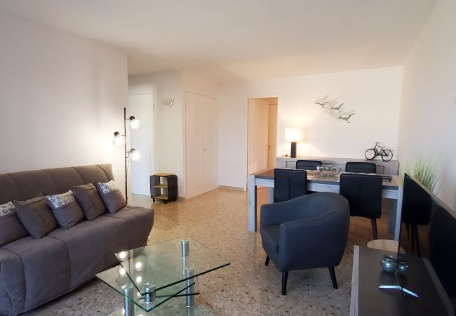  in Fréjus - Fréjus Plage Le Méditerranee 2, T1, 35m2, air conditioning, 2 people tastefully renovated, garage, near beaches