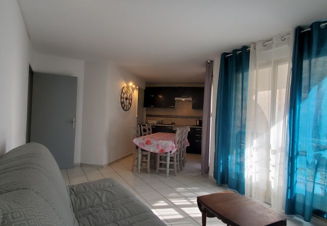 Apartment in Fréjus - OPEN residence, Large T2 of 47m2, air-conditioned, sleeps 6, swimming pool, beaches at 150m, private parking