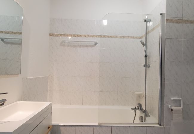 Apartment in Fréjus - OPEN residence, Large T2 of 47m2, air-conditioned, sleeps 6, swimming pool, beaches at 150m, private parking Apartment in Fréjus - OPEN residence, Large T2 of 47m2, air-conditioned, sleeps 6, swimming pool, beaches at 150m, private parking