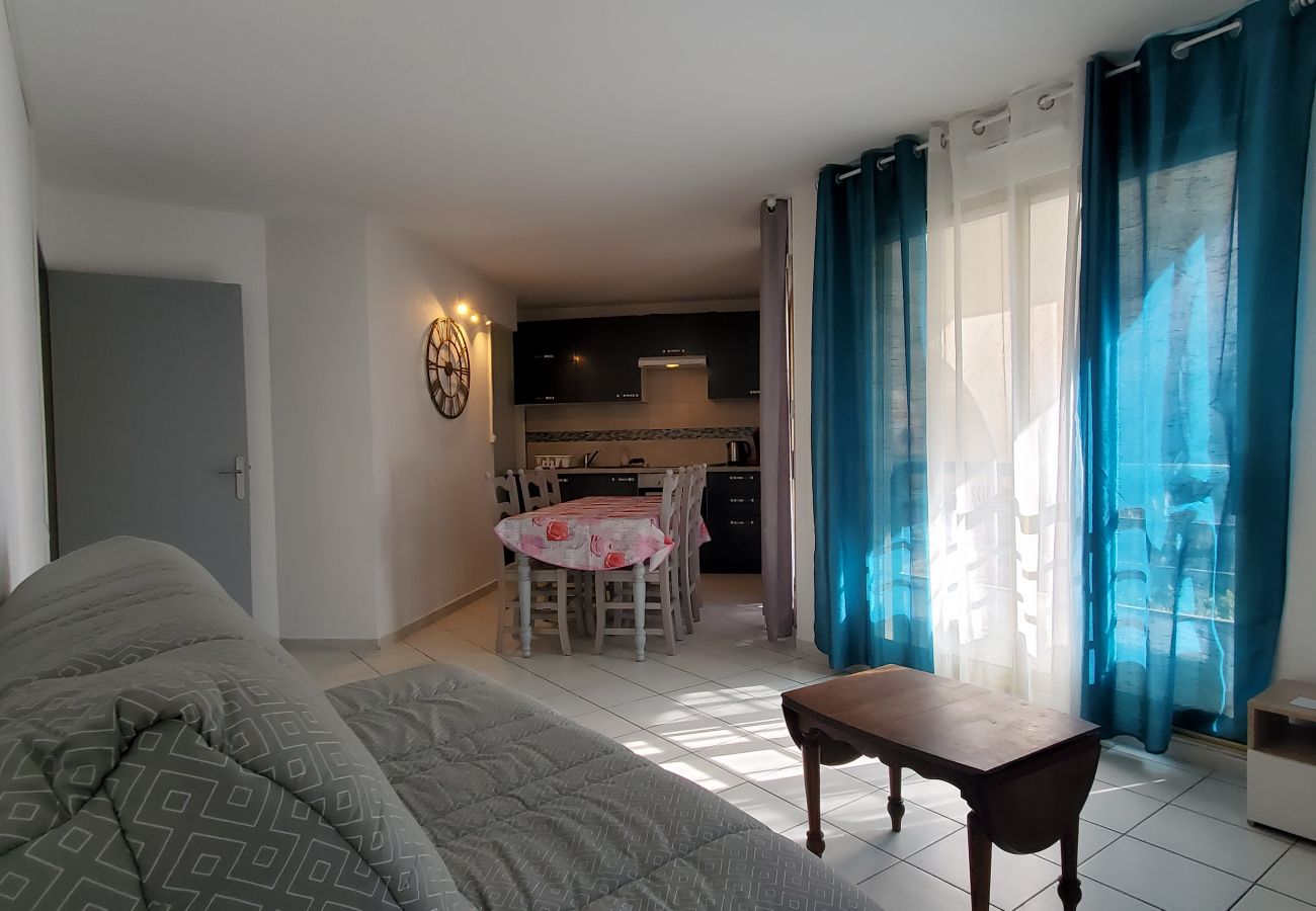 Apartment in Fréjus - OPEN residence, Large T2 of 47m2, air-conditioned, sleeps 6, swimming pool, beaches at 150m, private parking