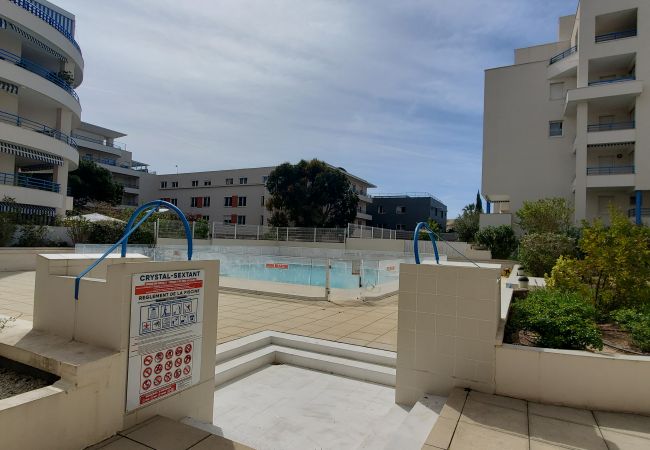 Apartment in Fréjus - Fréjus Plage, Le Sextant, Large T2 of 52m2, 3/4 people, swimming pool, large balcony, WIFIair-conditioned living room, 400m from the beach
