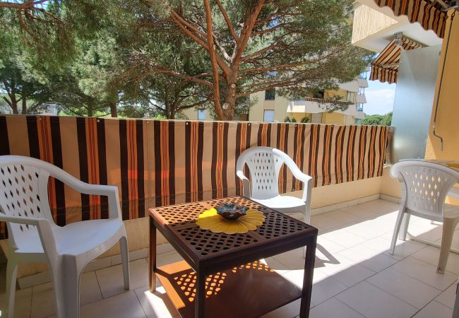 Studio in Fréjus - Fréjus Plage, LA MIOUGRANO, studio 25m2, 2 adults, 2 children, 300m from the beaches, swimming pool and balcony