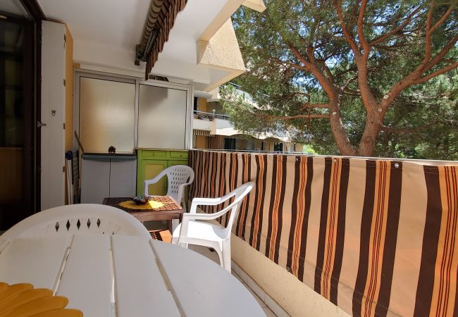 Studio in Fréjus - Fréjus Plage, LA MIOUGRANO, studio 25m2, 2 adults, 2 children, 300m from the beaches, swimming pool and balcony