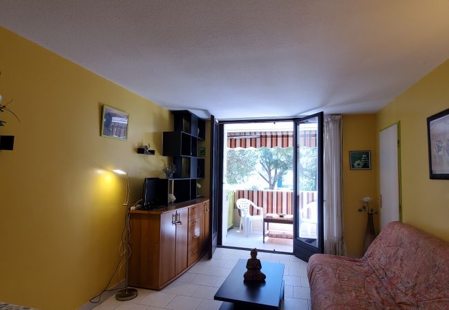 Studio in Fréjus - Fréjus Plage, LA MIOUGRANO, studio 25m2, 2 adults, 2 children, 300m from the beaches, swimming pool and balcony