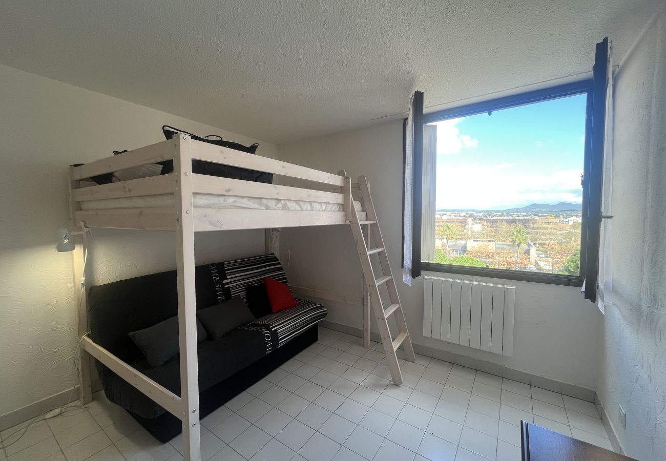 Studio in Fréjus - Fréjus Plage, LA MIOUGRANO, studio 25m2, 2 adults, 2 children, 300m from the beaches, swimming pool and balcony