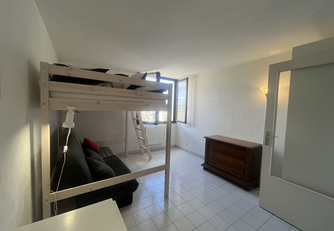 Studio in Fréjus - Fréjus Plage, LA MIOUGRANO, studio 25m2, 2 adults, 2 children, 300m from the beaches, swimming pool and balcony