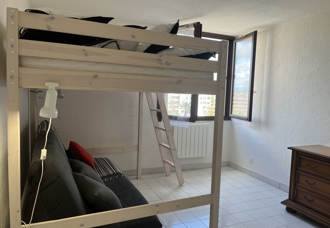 Studio in Fréjus - Fréjus Plage, LA MIOUGRANO, studio 25m2, 2 adults, 2 children, 300m from the beaches, swimming pool and balcony